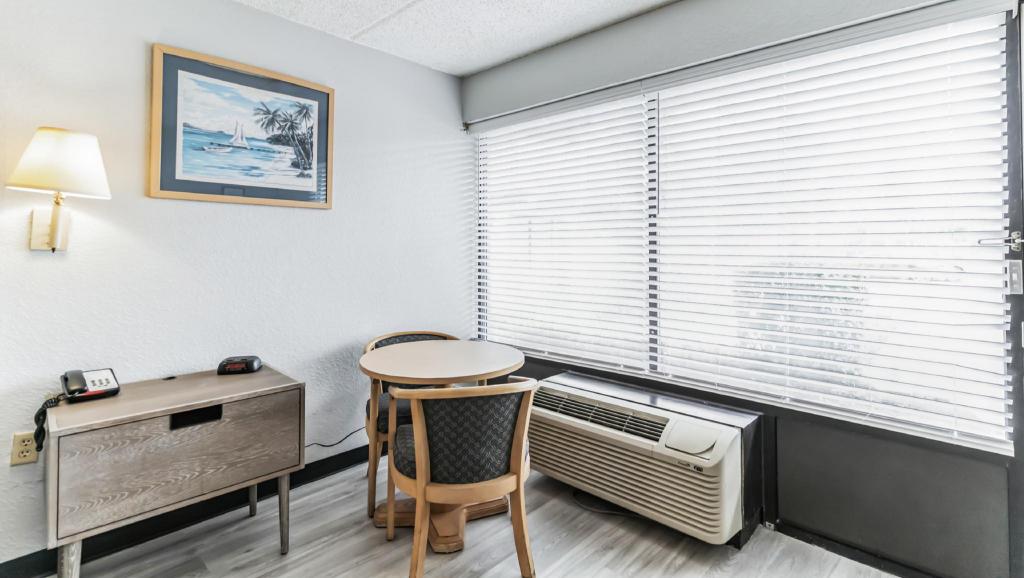 Room image 3