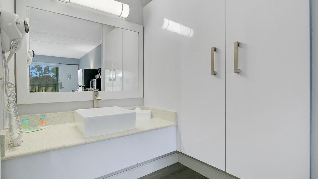 Room image 4